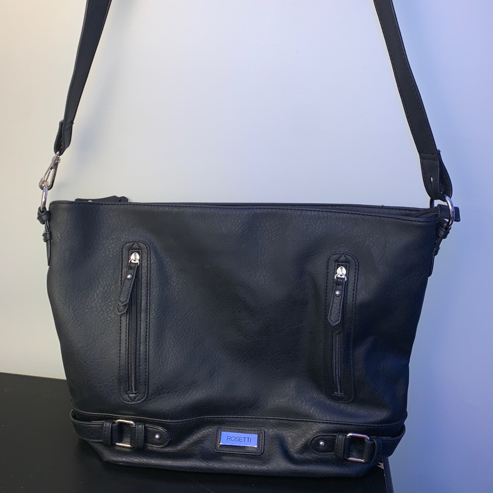 black leather rosetti purse💫